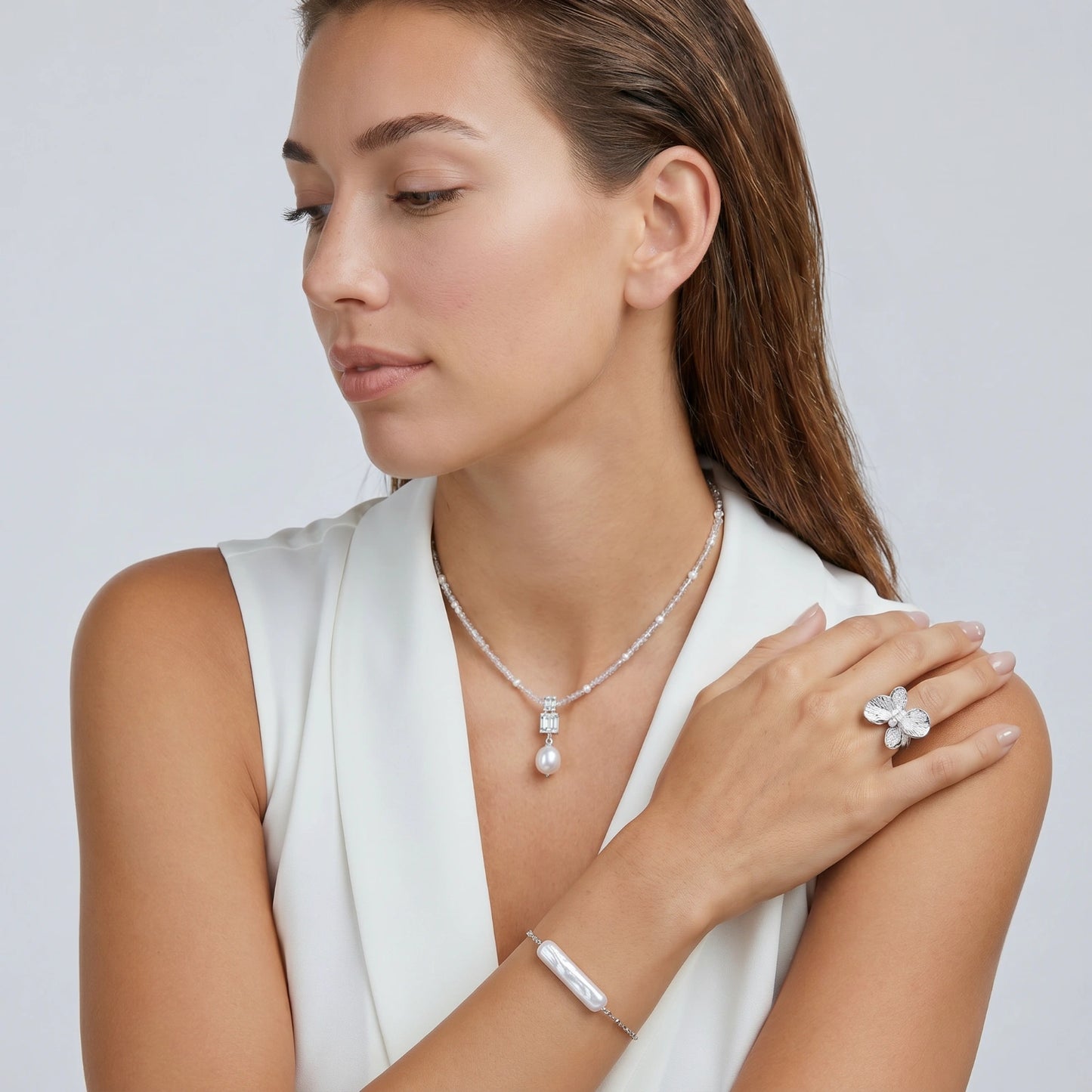 Lumière Pearl Pendant Necklace